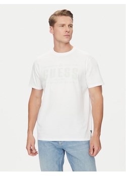 Guess T-Shirt M5GI27 KBW41 Biały Regular Fit ze sklepu MODIVO w kategorii T-shirty męskie - zdjęcie 182647036