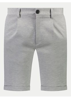 Lindbergh Szorty materiałowe 30-501024 Szary Regular Fit ze sklepu MODIVO w kategorii Spodenki męskie - zdjęcie 182647219