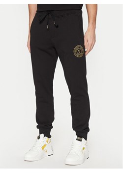 Versace Jeans Couture Spodnie dresowe 78GAAT00 Czarny Regular Fit ze sklepu MODIVO w kategorii Spodnie męskie - zdjęcie 182647319