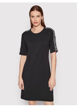DKNY Sukienka codzienna DD2AN703 Czarny Regular Fit ze sklepu MODIVO w kategorii Sukienki - zdjęcie 182647607