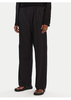 Seafolly Spodnie materiałowe Crinkle 55430-PA Czarny Relaxed Fit ze sklepu MODIVO w kategorii Spodnie damskie - zdjęcie 182647786
