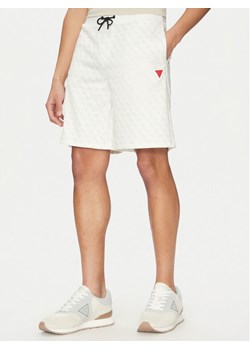 Guess Szorty sportowe Z4YD03 FL04Q Biały Regular Fit - id: 0000304599880 - marki Guess - 182648029 Guess Szorty sportowe Z4YD03 FL04Q Biały Regular Fit ze sklepu MODIVO w kategorii Spodnie męskie - zdjęcie 182648029