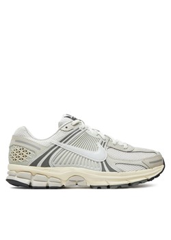 Nike Sneakersy Zoom Vomero 5 HF0731 007 Szary ze sklepu MODIVO w kategorii Buty sportowe męskie - zdjęcie 182648179