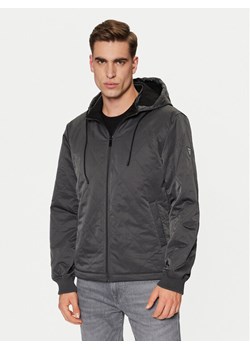Guess Kurtka przejściowa M5RL10 WGUF2 Szary Regular Fit ze sklepu MODIVO w kategorii Kurtki męskie - zdjęcie 182648885
