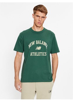 New Balance T-Shirt Athletics Varsity Graphic T-Shirt MT33551 Zielony Regular Fit ze sklepu MODIVO w kategorii T-shirty męskie - zdjęcie 182648987