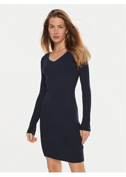 Guess Sukienka dzianinowa Isabella W4BK07 Z3HP2 Granatowy Slim Fit ze sklepu MODIVO w kategorii Sukienki - zdjęcie 182649157