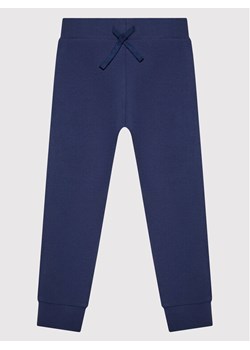 United Colors Of Benetton Spodnie dresowe 3J68CF01P Granatowy Regular Fit ze sklepu MODIVO w kategorii Spodnie chłopięce - zdjęcie 182649407