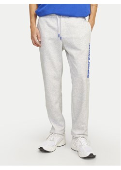 Jack&Jones Spodnie dresowe Gordon 12258477 Szary Regular Fit ze sklepu MODIVO w kategorii Spodnie męskie - zdjęcie 182649719