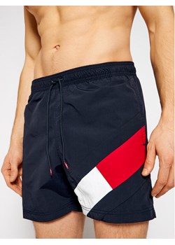 Tommy Hilfiger Szorty kąpielowe UM0UM02048 Granatowy Slim Fit ze sklepu MODIVO w kategorii Kąpielówki - zdjęcie 182650035
