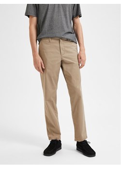 Selected Homme Spodnie materiałowe New 16087665 Beżowy Regular Fit ze sklepu MODIVO w kategorii Spodnie męskie - zdjęcie 182650268