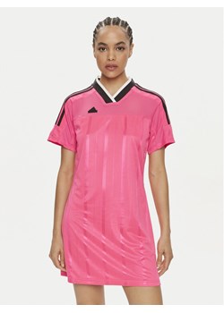adidas Sukienka codzienna Tiro Summer IS0732 Różowy Regular Fit ze sklepu MODIVO w kategorii Sukienki - zdjęcie 182650409