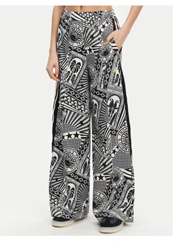 adidas Spodnie dresowe FARM Tiro JD6294 Czarny Loose Fit ze sklepu MODIVO w kategorii Spodnie damskie - zdjęcie 182650617