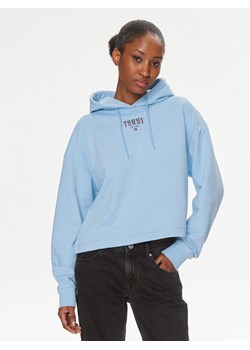 Tommy Jeans Bluza Essential Logo DW0DW17797 Błękitny Relaxed Fit ze sklepu MODIVO w kategorii Bluzy damskie - zdjęcie 182650666