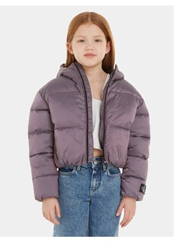 Calvin Klein Jeans Kurtka zimowa Hyper Two Tone IG0IG02246 Fioletowy Relaxed Fit ze sklepu MODIVO w kategorii Kurtki dziewczęce - zdjęcie 182650725