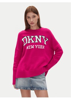 DKNY Sweter DJ4R0362 Różowy Regular Fit - id: 0000304879999 - marki DKNY - 182650948 DKNY Sweter DJ4R0362 Różowy Regular Fit ze sklepu MODIVO w kategorii Swetry damskie - zdjęcie 182650948