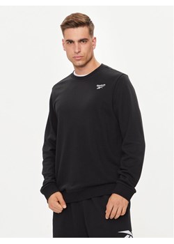 Reebok Bluza Identity Small Logo 100050282 Czarny Regular Fit ze sklepu MODIVO w kategorii Bluzy męskie - zdjęcie 182651786