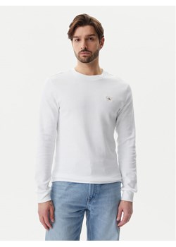 Calvin Klein Jeans Longsleeve J30J327117 Biały Regular Fit ze sklepu MODIVO w kategorii T-shirty męskie - zdjęcie 182651845