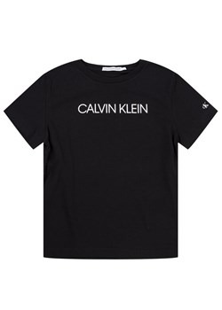 Calvin Klein Jeans T-Shirt Institutional SS IB0IB00347 Biały Regular Fit ze sklepu MODIVO w kategorii T-shirty chłopięce - zdjęcie 182651976