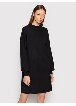 Vero Moda Sukienka dzianinowa Nancy 10249116 Czarny Relaxed Fit ze sklepu MODIVO w kategorii Sukienki - zdjęcie 182652099