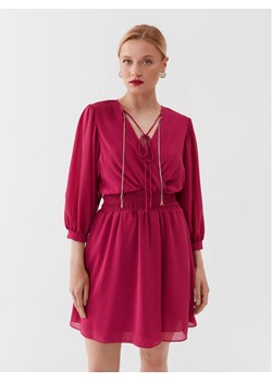 Patrizia Pepe Sukienka codzienna 2A2524/A248-M447 Różowy Regular Fit ze sklepu MODIVO w kategorii Sukienki - zdjęcie 182652315