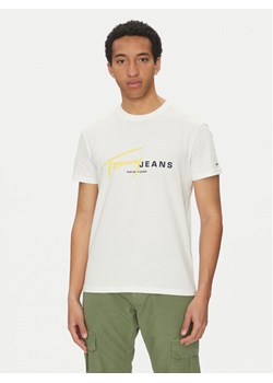 Tommy Jeans T-Shirt Signature Dna DM0DM20817 Biały Regular Fit ze sklepu MODIVO w kategorii T-shirty męskie - zdjęcie 182652485