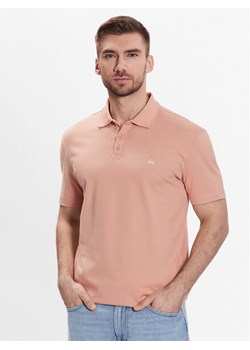 Quiksilver Polo Essentials EQYKT04094 Różowy Regular Fit ze sklepu MODIVO w kategorii T-shirty męskie - zdjęcie 182653639