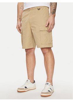 Wrangler Szorty materiałowe Casey Utility 112352191 Beżowy Relaxed Fit ze sklepu MODIVO w kategorii Spodenki męskie - zdjęcie 182654258