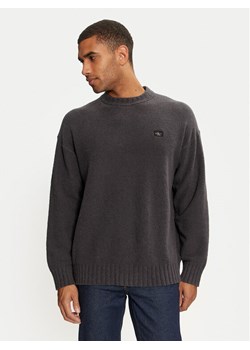 Calvin Klein Jeans Sweter J30J326202 Czarny Boxy Fit ze sklepu MODIVO w kategorii Swetry męskie - zdjęcie 182656388