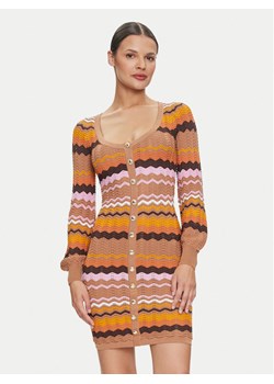 Guess Sukienka dzianinowa W4YK90 Z3GC0 Pomarańczowy Regular Fit ze sklepu MODIVO w kategorii Sukienki - zdjęcie 182657056
