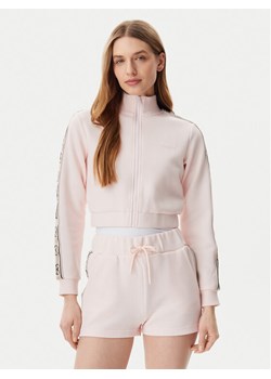 Guess Bluza V3RQ12 KB3P2 Różowy Regular Fit ze sklepu MODIVO w kategorii Bluzy damskie - zdjęcie 182657795