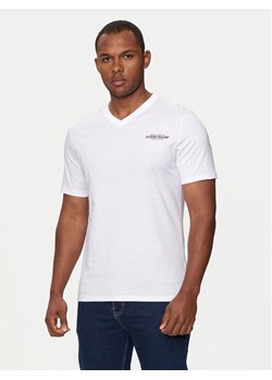 Guess Jeans T-Shirt M4YI50 K8HM0 Biały Regular Fit ze sklepu MODIVO w kategorii T-shirty męskie - zdjęcie 182658145