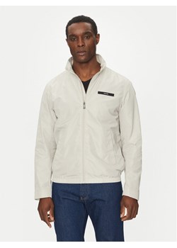 Calvin Klein Kurtka przejściowa Essential K10K114111 Beżowy Regular Fit ze sklepu MODIVO w kategorii Kurtki męskie - zdjęcie 182658148
