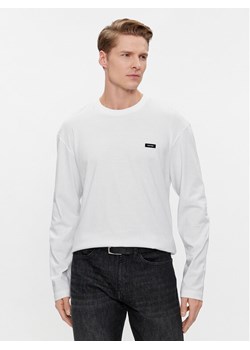 Calvin Klein Longsleeve K10K111847 Biały Regular Fit ze sklepu MODIVO w kategorii T-shirty męskie - zdjęcie 182659175