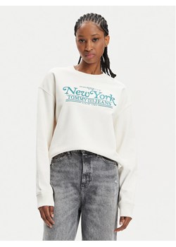 Tommy Jeans Bluza Varsity DW0DW17786 Écru Boxy Fit ze sklepu MODIVO w kategorii Bluzy damskie - zdjęcie 182659748