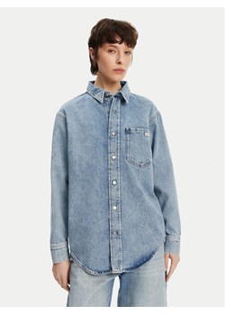 Calvin Klein Jeans Koszula jeansowa J20J225516 Niebieski Relaxed Fit ze sklepu MODIVO w kategorii Koszule damskie - zdjęcie 182659875