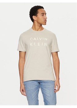 Calvin Klein T-Shirt K10K114156 Beżowy Regular Fit ze sklepu MODIVO w kategorii T-shirty męskie - zdjęcie 182660627