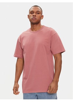 Vans T-Shirt Off The Wall Ii Ss VN000G3W Różowy Regular Fit ze sklepu MODIVO w kategorii T-shirty męskie - zdjęcie 182660698