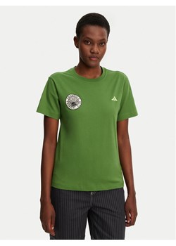 adidas T-Shirt FARM Graphic JD6292 Zielony Regular Fit ze sklepu MODIVO w kategorii Bluzki damskie - zdjęcie 182661397