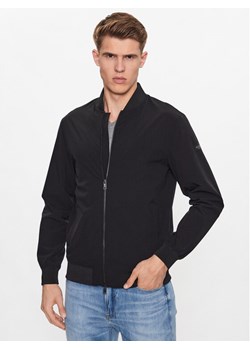 Guess Kurtka bomber M3YL04 WFGG2 Czarny Regular Fit ze sklepu MODIVO w kategorii Kurtki męskie - zdjęcie 182661629