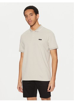 Calvin Klein Polo K10K114141 Beżowy Regular Fit ze sklepu MODIVO w kategorii T-shirty męskie - zdjęcie 182662196