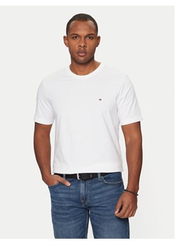 Tommy Hilfiger T-Shirt Essential MW0MW37267 Biały Regular Fit ze sklepu MODIVO w kategorii T-shirty męskie - zdjęcie 182662205