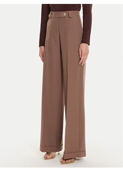 Maryley Spodnie materiałowe 24IB563/43WO Brązowy Relaxed Fit ze sklepu MODIVO w kategorii Spodnie damskie - zdjęcie 182662225