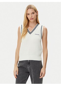 Guess Jeans Sweter W5GR02 Z3HM1 Écru Regular Fit ze sklepu MODIVO w kategorii Swetry damskie - zdjęcie 182662408