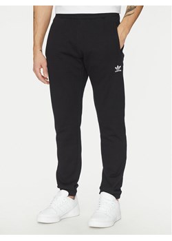 adidas Spodnie dresowe Trefoil Essentials JD2422 Czarny Slim Fit ze sklepu MODIVO w kategorii Spodnie męskie - zdjęcie 182663047