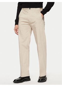 AMI PARIS Chinosy HTR005.CO0009 Beżowy Regular Fit ze sklepu MODIVO w kategorii Spodnie męskie - zdjęcie 182663536