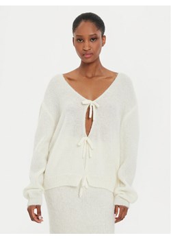 Kontatto Sweter 3M0194 Écru Regular Fit ze sklepu MODIVO w kategorii Swetry damskie - zdjęcie 182663689