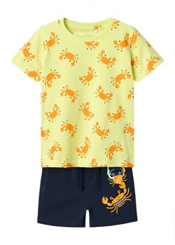 NAME IT Komplet t-shirt i spodenki Zumus 13241038 Żółty Regular Fit ze sklepu MODIVO w kategorii Komplety chłopięce - zdjęcie 182663728