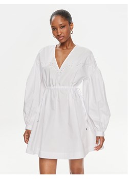 Pinko Sukienka codzienna Ace Ventura Abito 103723 A1XO Biały Regular Fit ze sklepu MODIVO w kategorii Sukienki - zdjęcie 182664236