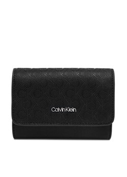 Calvin Klein Mały Portfel Damski Ck Must Small Trifold_Mono K60K612939 Czarny ze sklepu MODIVO w kategorii Portfele damskie - zdjęcie 182664868