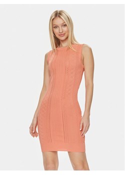 Guess Sukienka dzianinowa Es Sl Adaline W4GK11 Z2U00 Koralowy Slim Fit ze sklepu MODIVO w kategorii Sukienki - zdjęcie 182665189